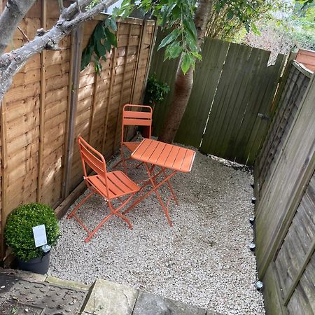 Super Convenient For Central London - Large 2 Double Bed Apartment 30 Seconds Walk To Platform Train Station And 19 Mins To London Waterloo Luaran gambar