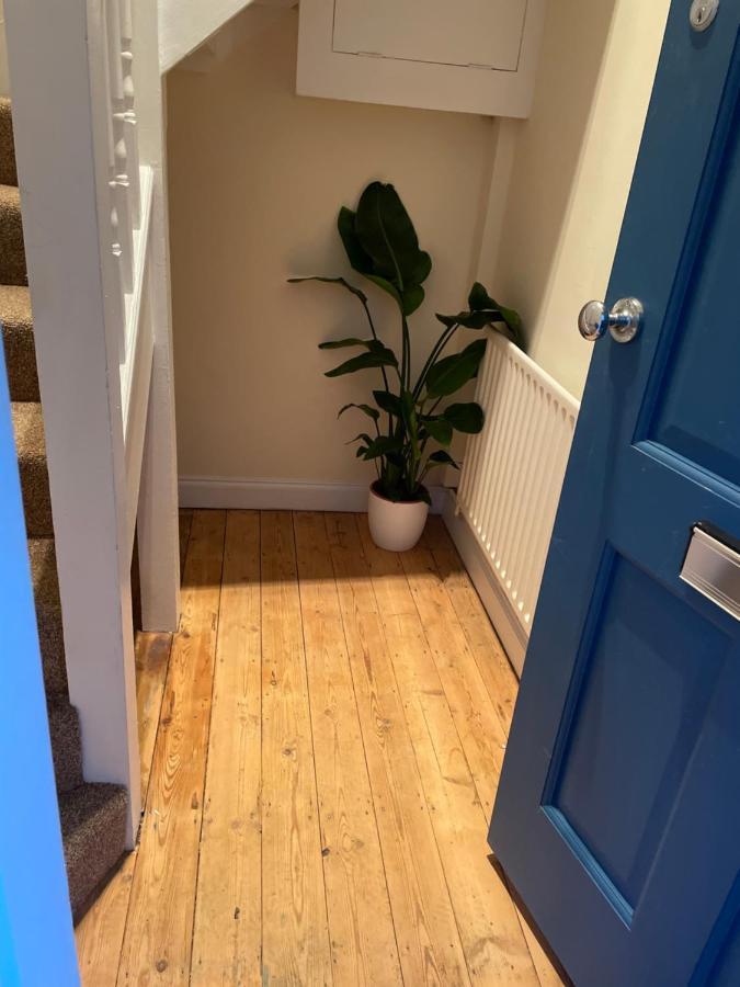 Super Convenient For Central London - Large 2 Double Bed Apartment 30 Seconds Walk To Platform Train Station And 19 Mins To London Waterloo Luaran gambar