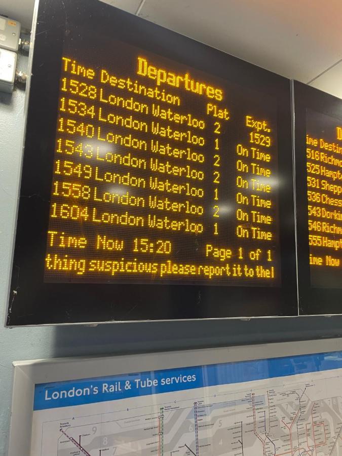 Super Convenient For Central London - Large 2 Double Bed Apartment 30 Seconds Walk To Platform Train Station And 19 Mins To London Waterloo Luaran gambar